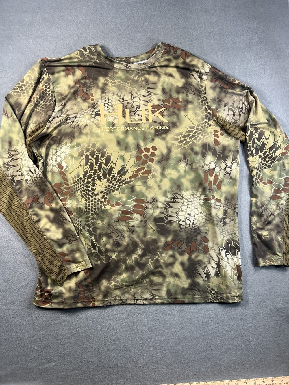 HUK Men's XL Green Camo Performance T-Shirt for Fishing, Hunting, Outdoors